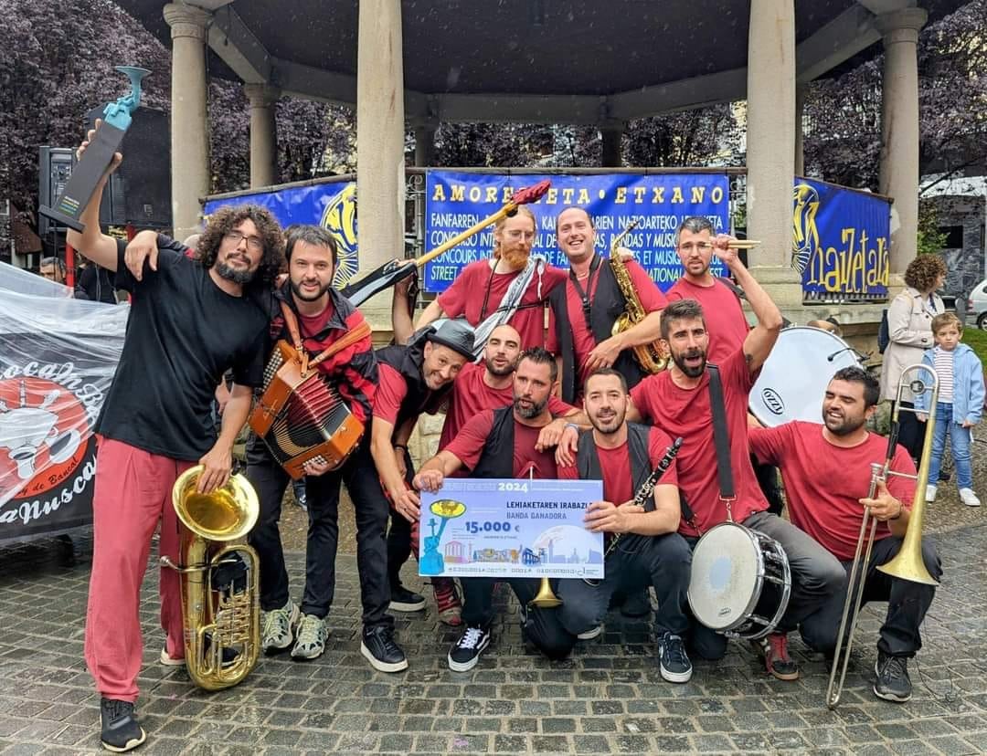 Foto de La Trocamba Matanusca al Festival Haizetara Kale Musika Lehiaketa