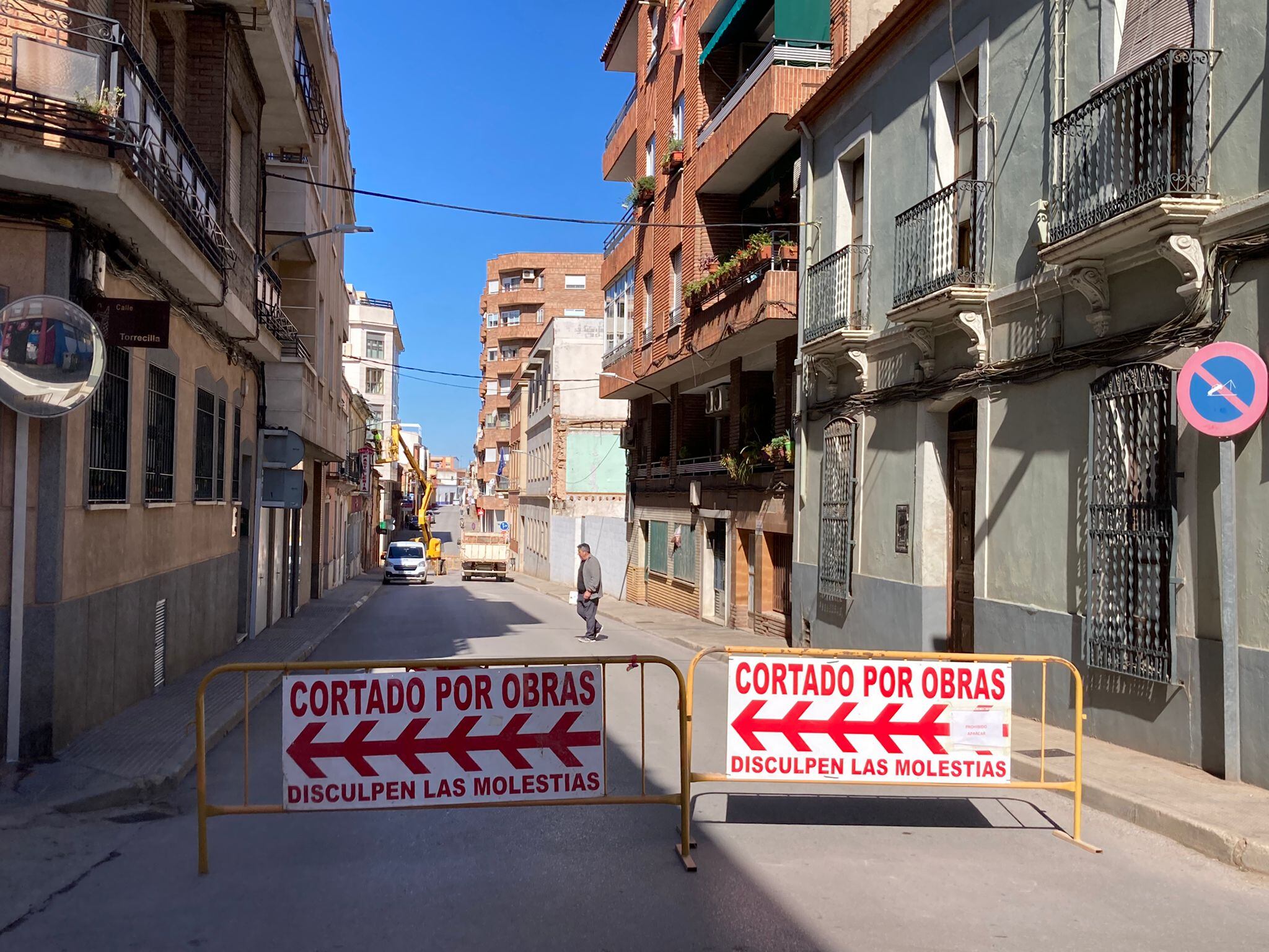 Imagen de las obras de demolición de varias viviendas en la Calle Seis de Junio de Valdepeñas, con el objetivo de realizar una plaza pública en esta zona