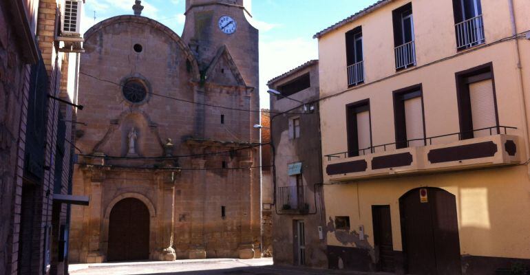 Imatge de la plaça d'aquest poble de Les Garrigues