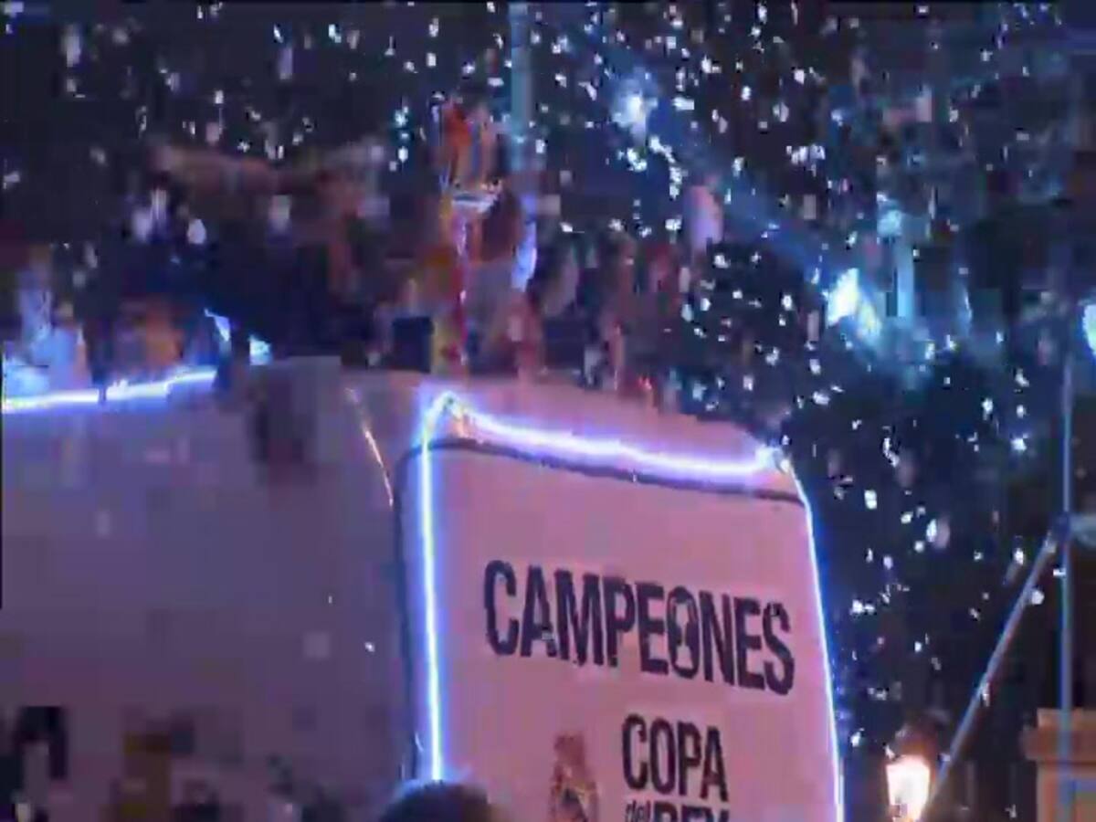 El Real Madrid celebra la Copa con su afición en Cibeles
