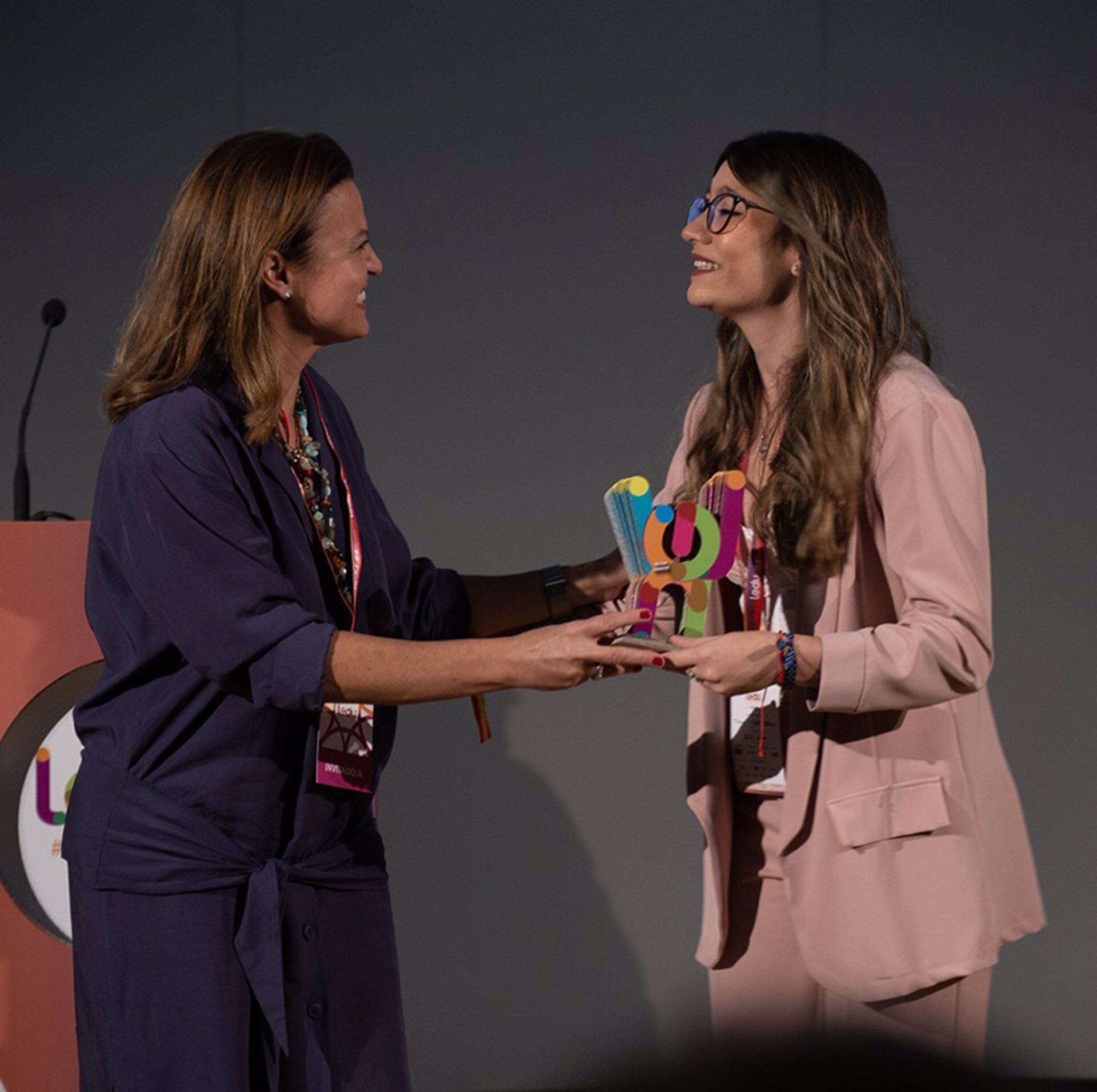 Lucía Troyano recoge su galardón