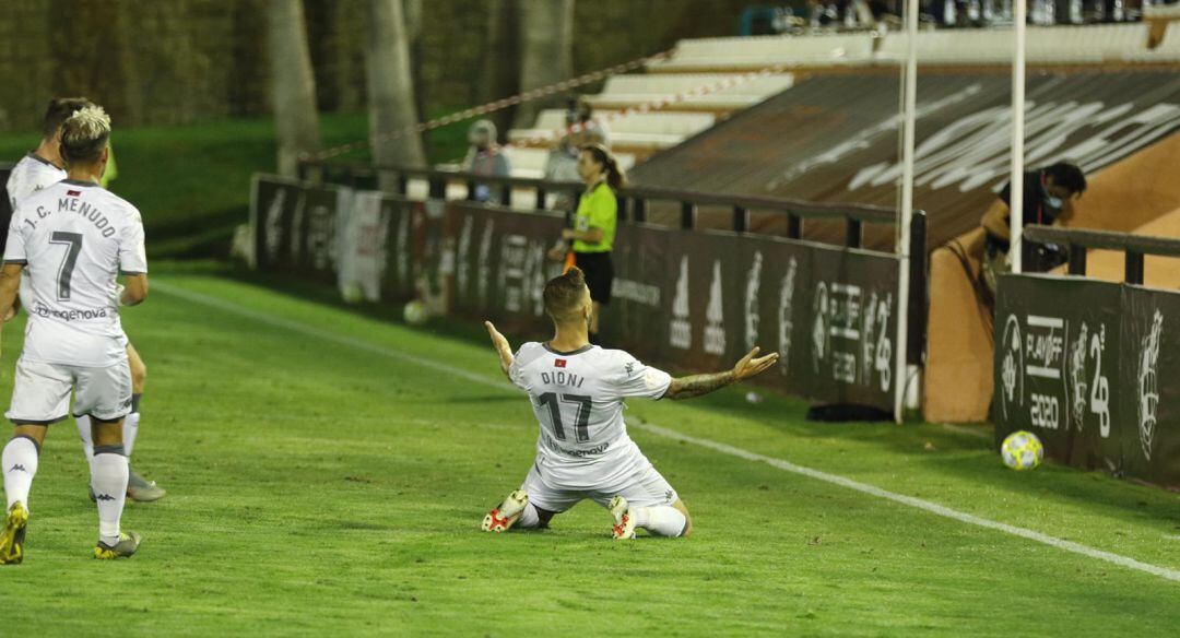 Dioni Villalba celebra su primer gol del partido