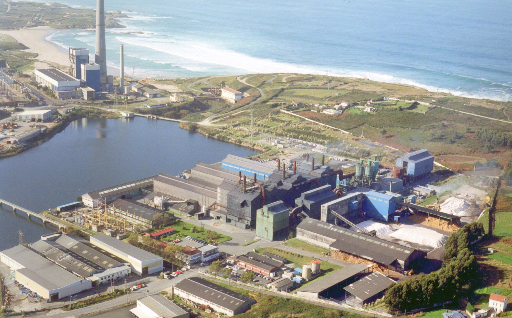 Fábrica de Ferroatlántica (Ferroglobe) en Arteixo, A Coruña