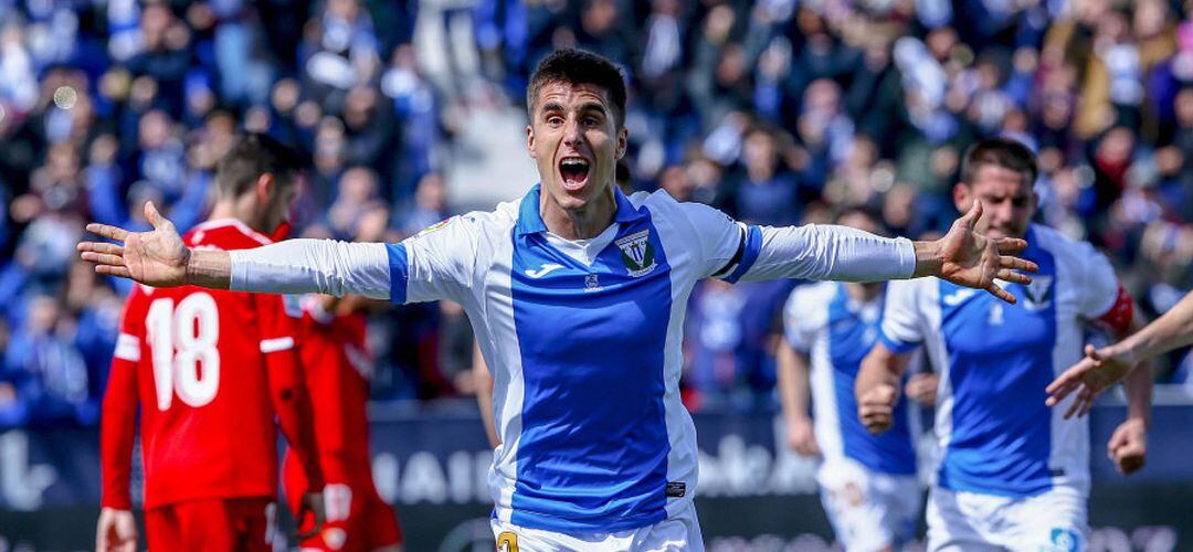 Bustinza celebra un gol la pasada temporada contra el Sevilla F.C.