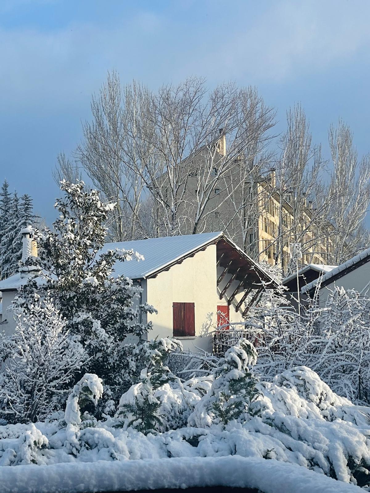 Jaca recibe la primera nevada de la temporada (Foto: M.T.M)