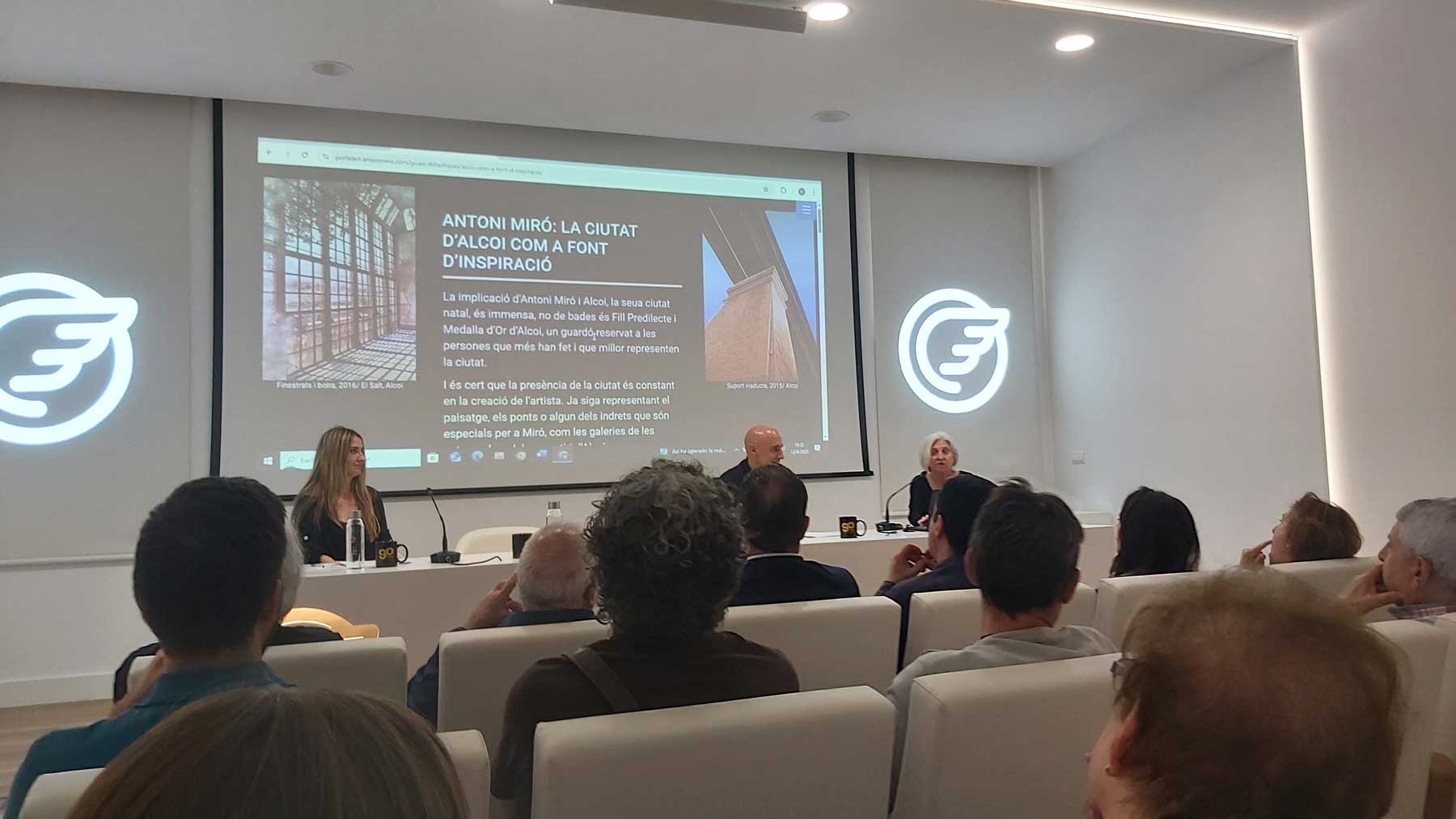 Sofia Bofill i Silvestre Vilaplana han anat explicant detalls d'aquesta didàctica tan minuciosa realitzada per tots dos de l'obra d'Antoni Miró