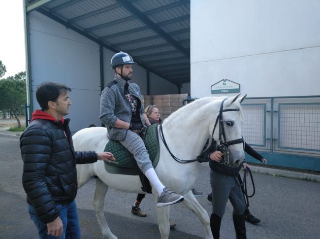 Víctor comienza su paseo con Presu y la ayuda de todo el equipo