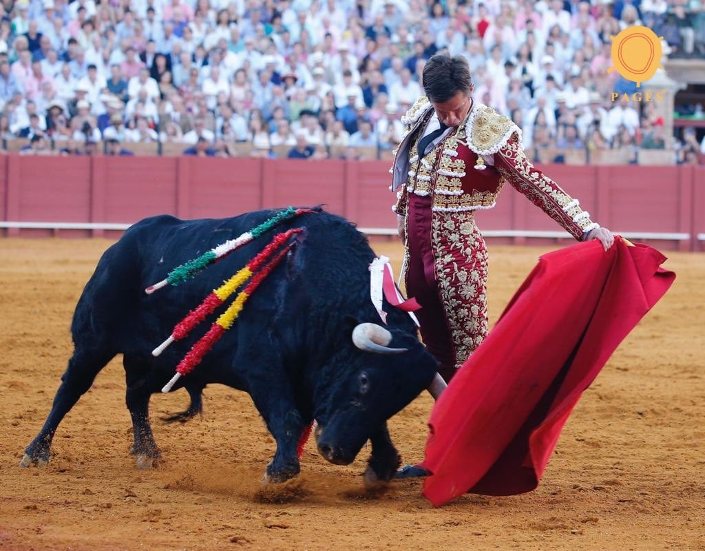 El Juli torea al natural al segundo de su lote en la Maestranza