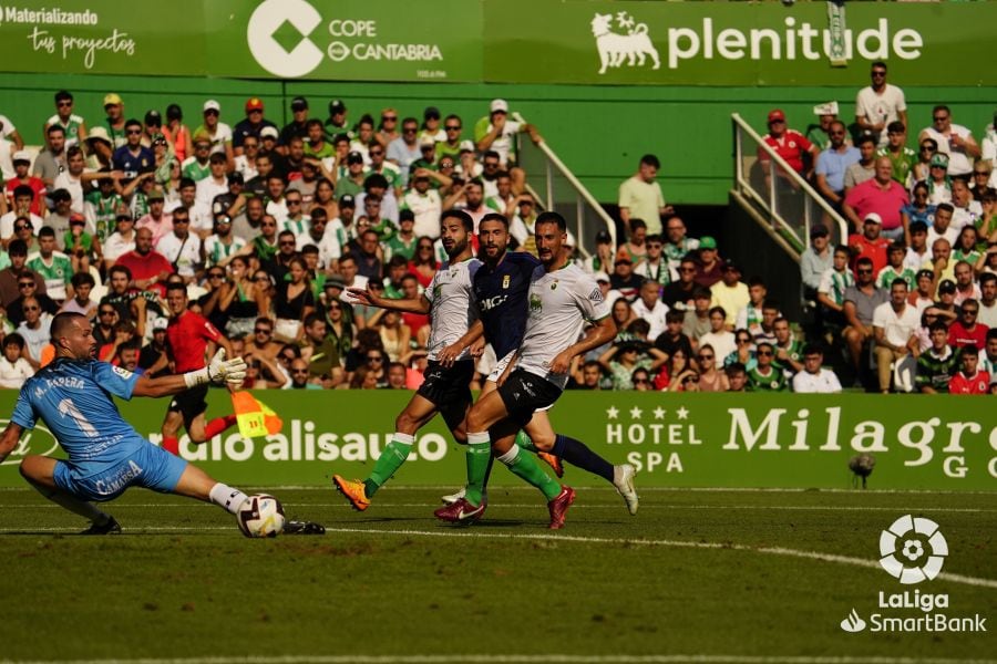 Foto sacada del partido de la temporada 23-23 entre Real Racing y Real Oviedo en Los Campos de Sport del Sardinero.