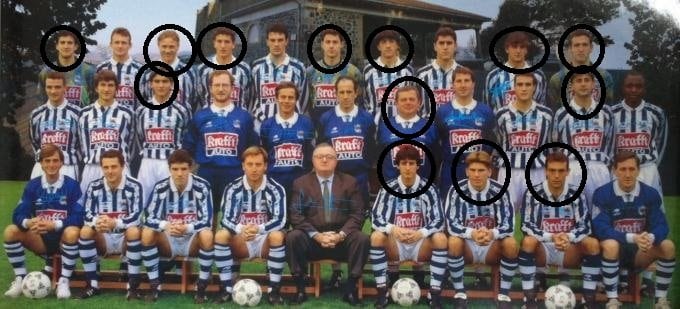 La Real Sociedad de 1995. En la foto, Mikel Etxarri, con Imanol Alguacil encima y Unai Emery debajo. Todos los jugadores que aparecen con un círculo han sido entrenadores o han estado en cuerpos técnicos: Olabe, Karpin, Javi Gracia, Alberto, Iñigo Idiakez, Arteaga, De Paula, Loren... (Mikel Etxarri).