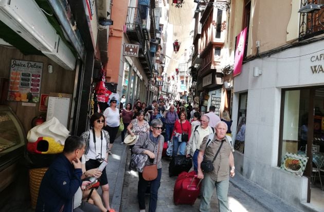 Turistas abarrotan el centro de Toledo