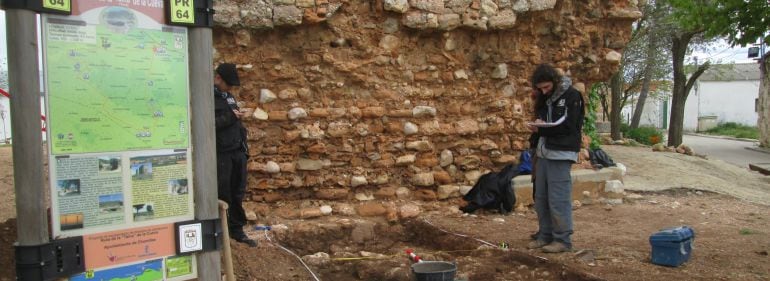 Los trabajos se han realizado a los pies del torreón de origen medieval.