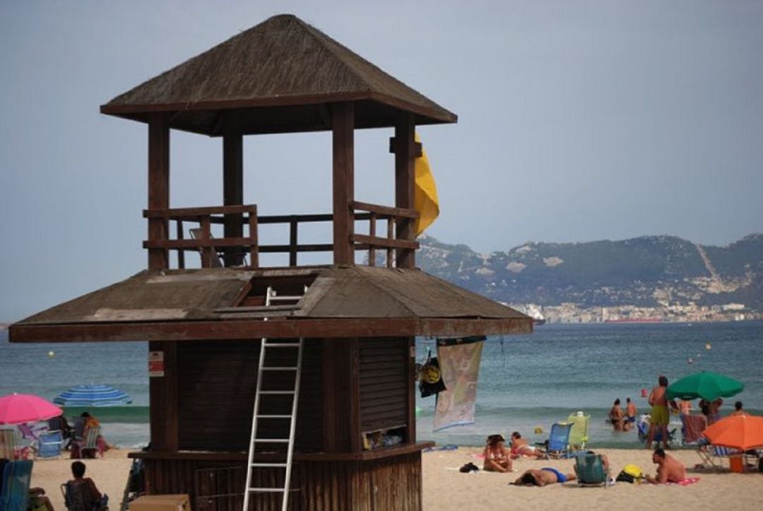 Una torreta de playas en el Rinconcillo.