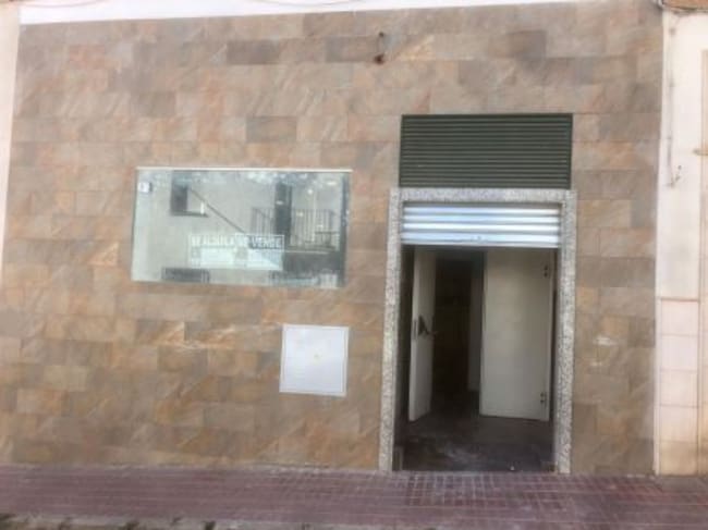 Fachada de acceso al local comercial