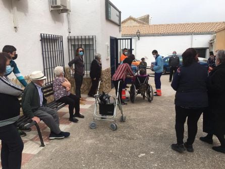 Momento de la vacunación en el Consultorio Médico de Garciez