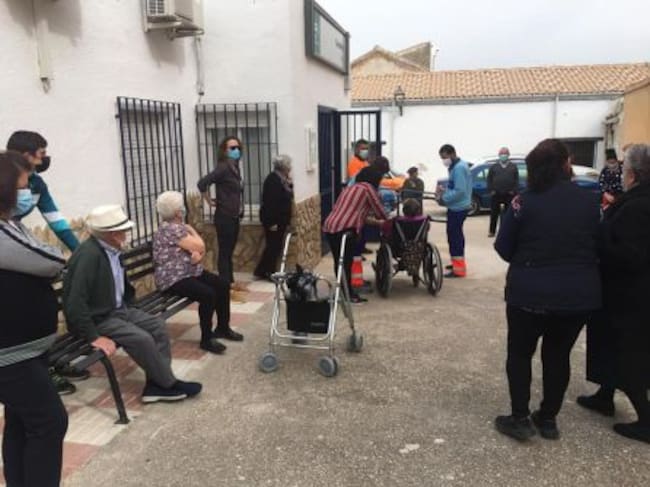 Momento de la vacunación en el Consultorio Médico de Garciez