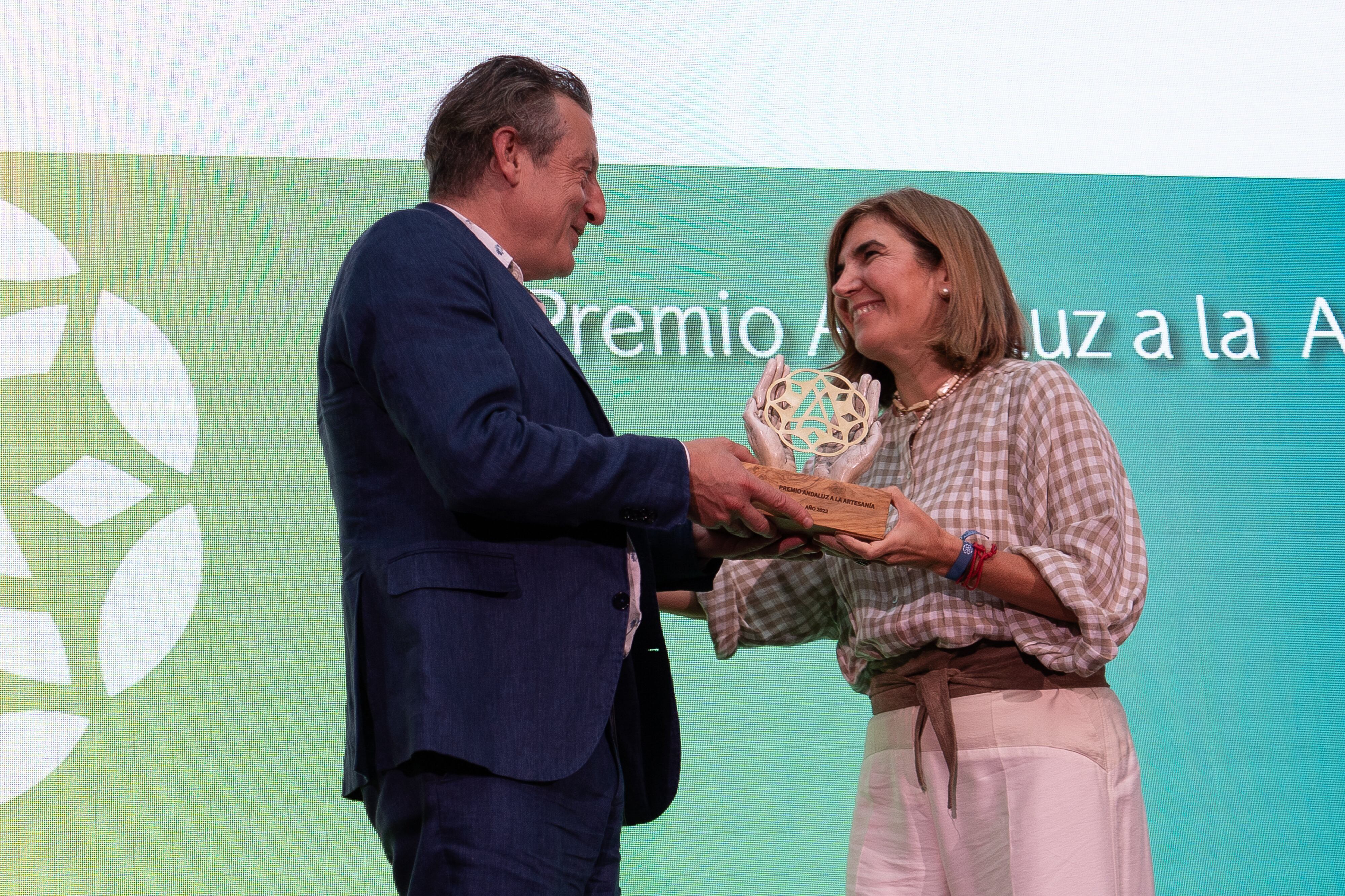 El ubetense Paco Luis Martos es galardonado en los Premios a la Artesanía de Andalucía