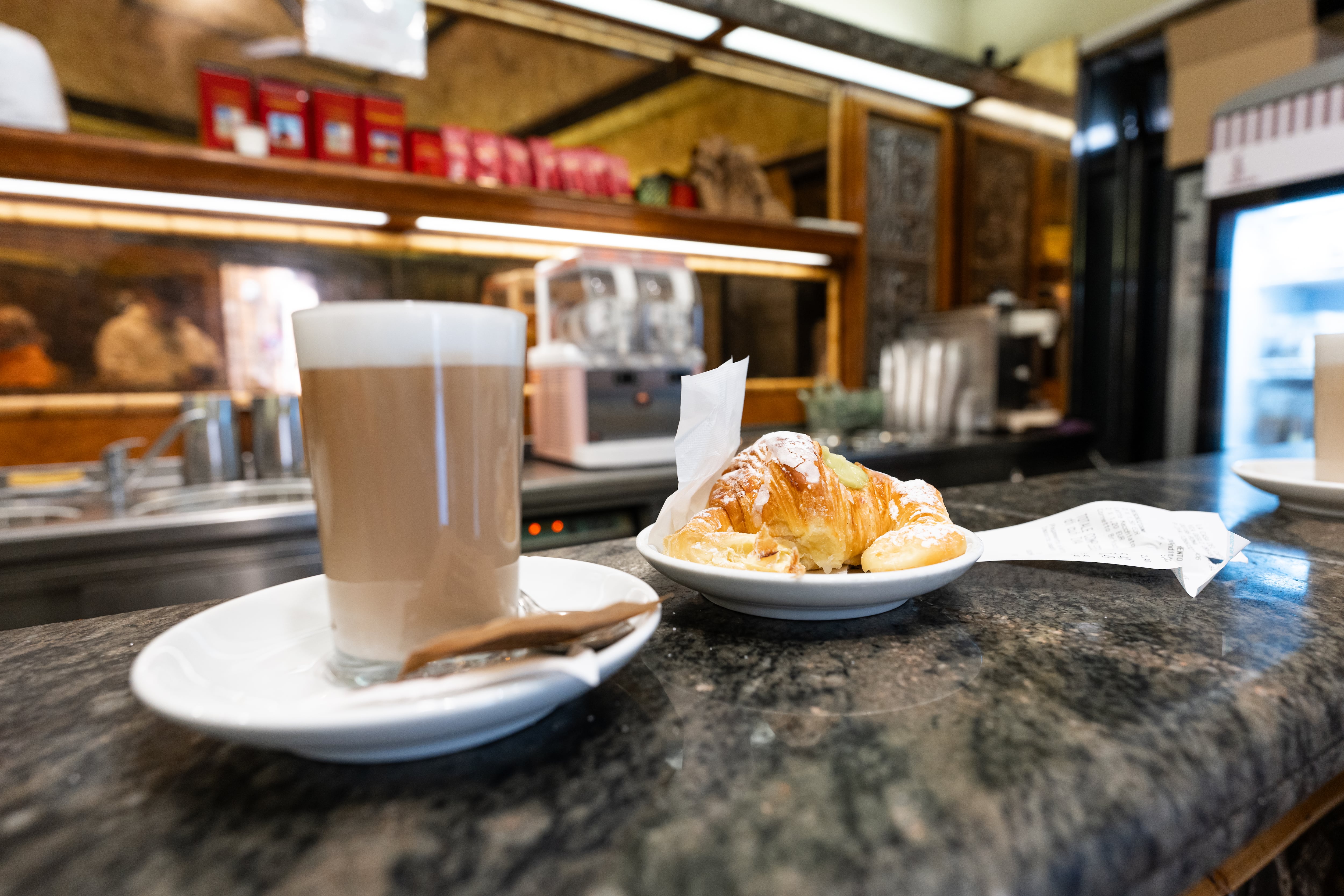 Café y un dulce