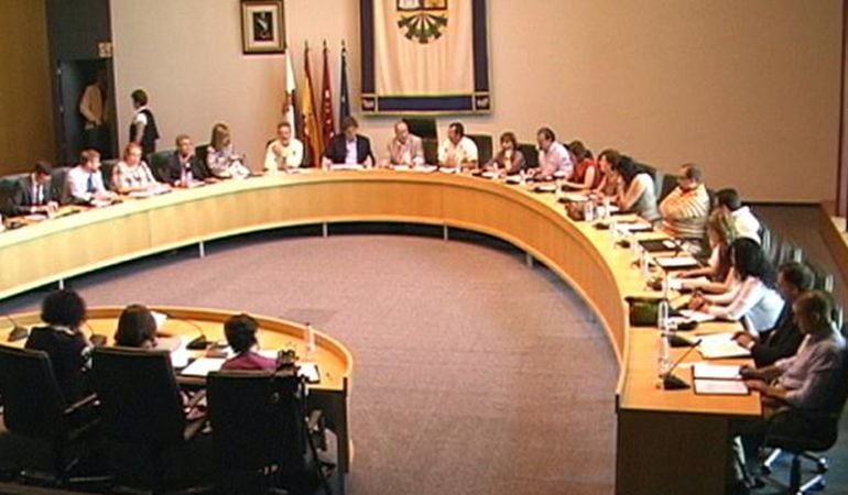 El pleno de Fuenlabrada aprueba una moción pidiendo más presupusto para luchar contra la violencia de género.