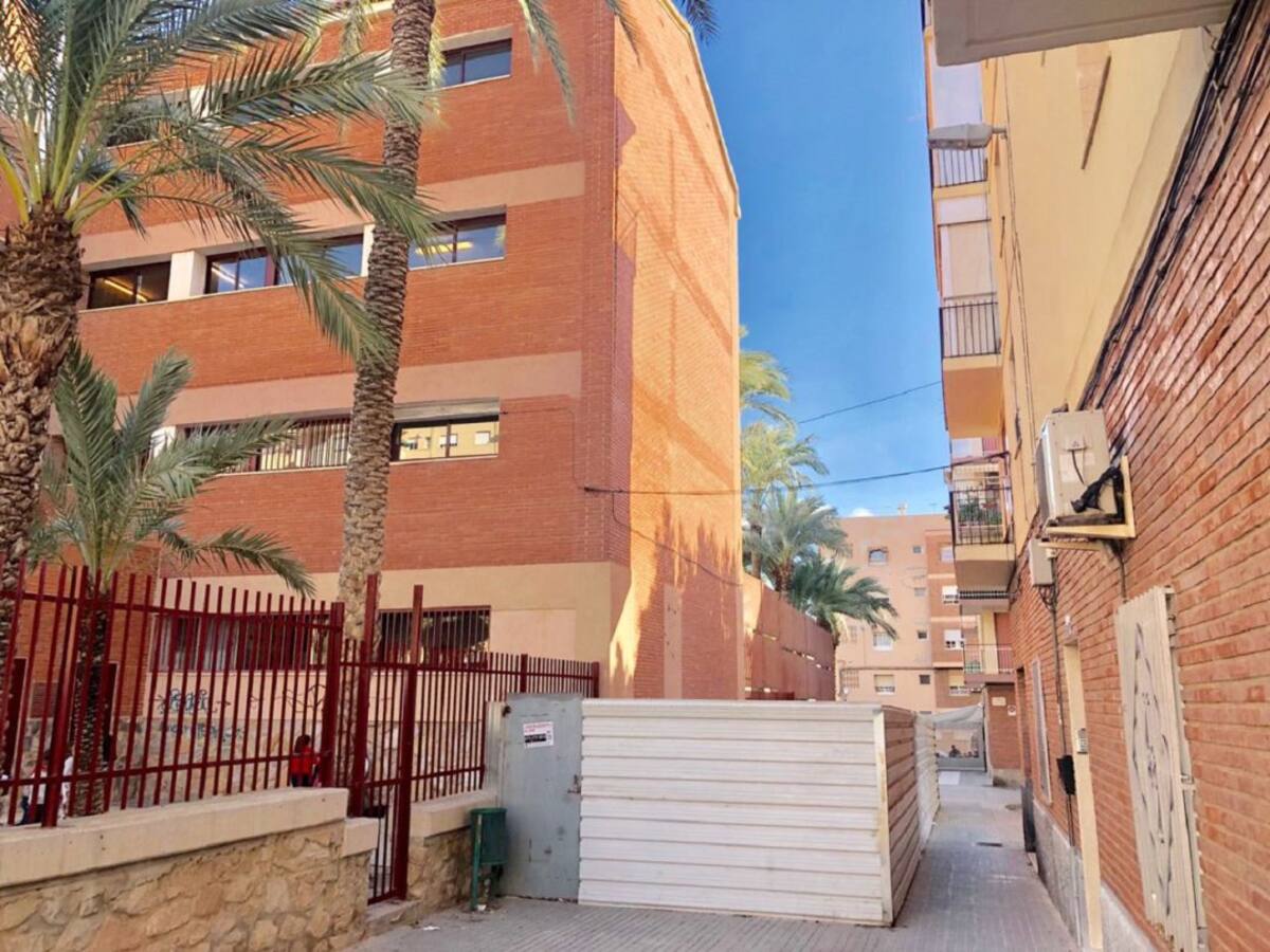 Podemos Elx denuncia la desidia de Educación con el colegio Jaume I