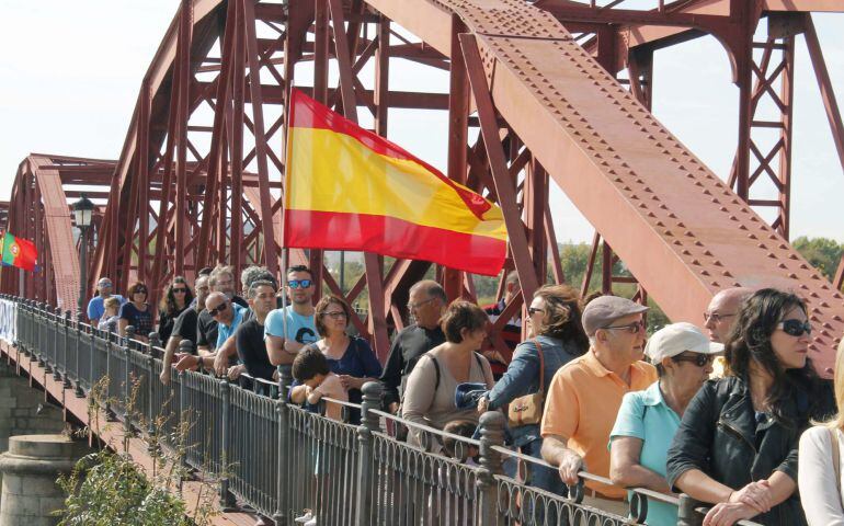 Concentración en contra del trasvase Tajo-Segura, a su paso por el puente de Hierro de Talavera de la Reina