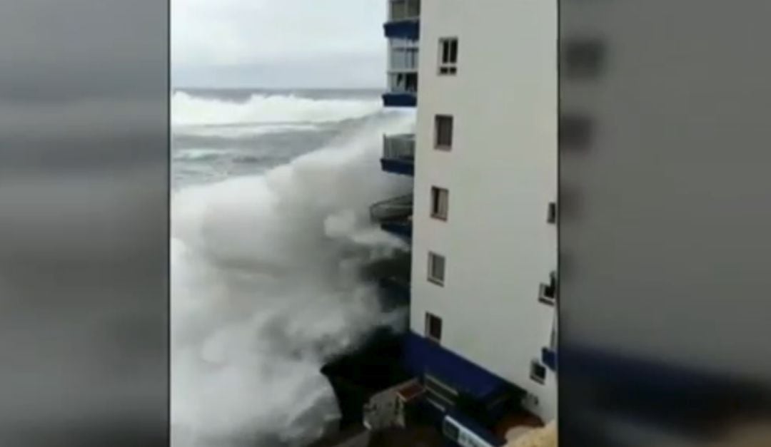 Una ola destrozó el pasado domingo un edificio en Tenerife