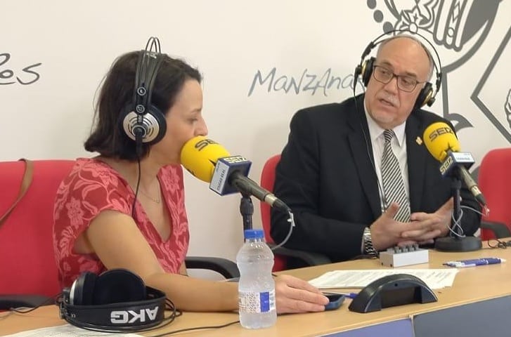 Mireia Morollón y Julián Nieva, alcalde de Manzanares