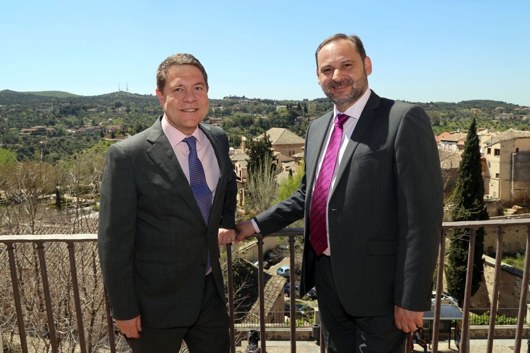 El presidente de la Junta, Emiliano García-Page, y el ministro de Fomento, José Luis Ábalos, en una imagen de archivo en Toledo