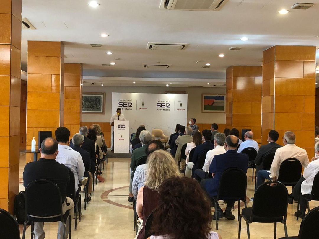 Enrique Vargas Flores, coordinador del Espacio Cultural Iberoamericano en la ponencia del Encuentro SER