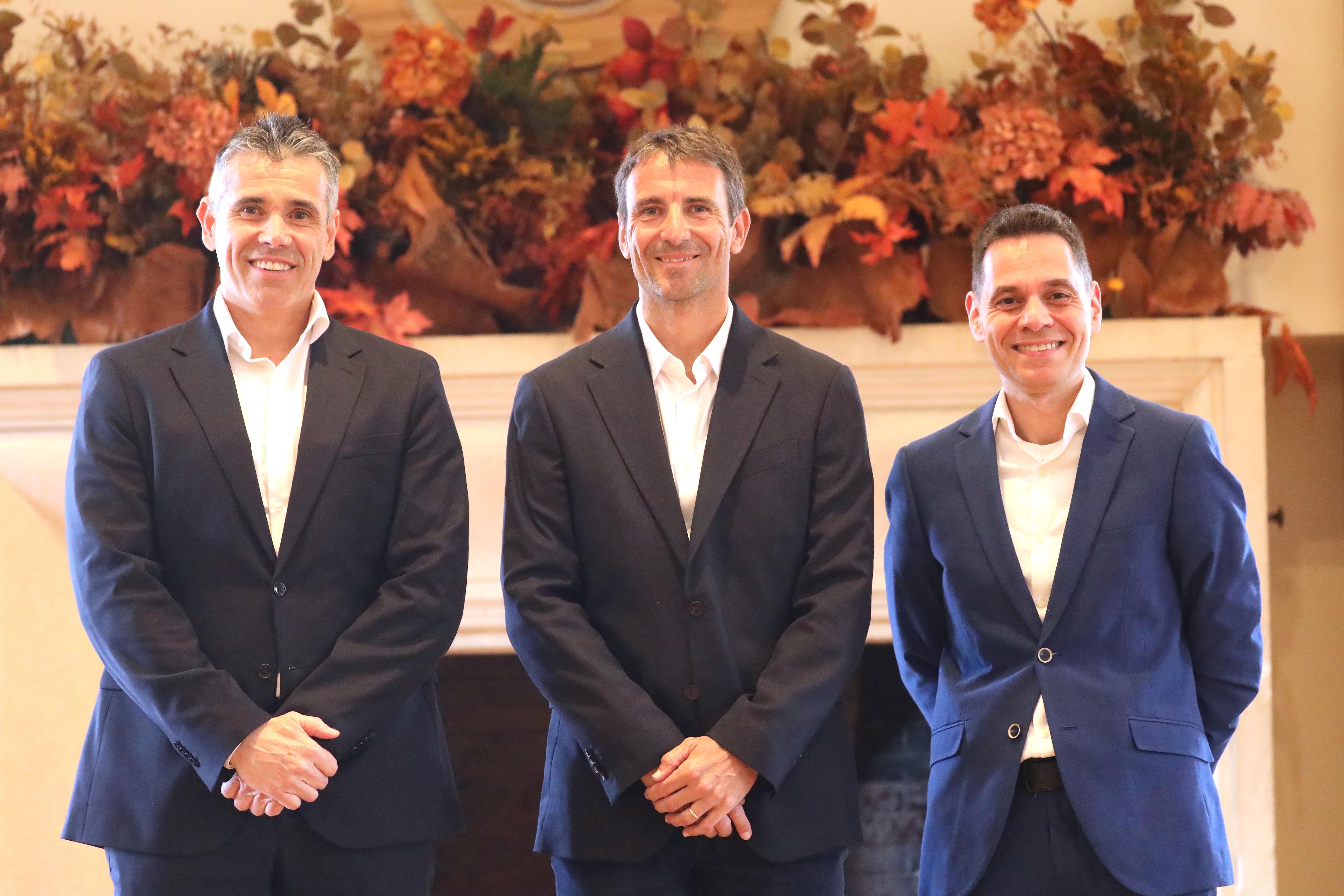 En la imagen, de  izquierda a derecha, Carlos Rodríguez (director Territorial Zona Noreste | Área de Vigilancia y Servicios Auxiliares - Delegación Cataluña de Trablisa),  Tommy Robredo (director del Barcelona Open Banc Sabadell) y Sergio Bayona (director Unidad de Negocio de Tecnología de Trablisa).