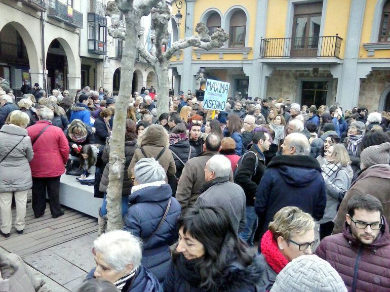 Un millar de arandinos y arandinas se manifestaba hace un año solicitando la revisión de la condena del asesino de Ana Isabel González