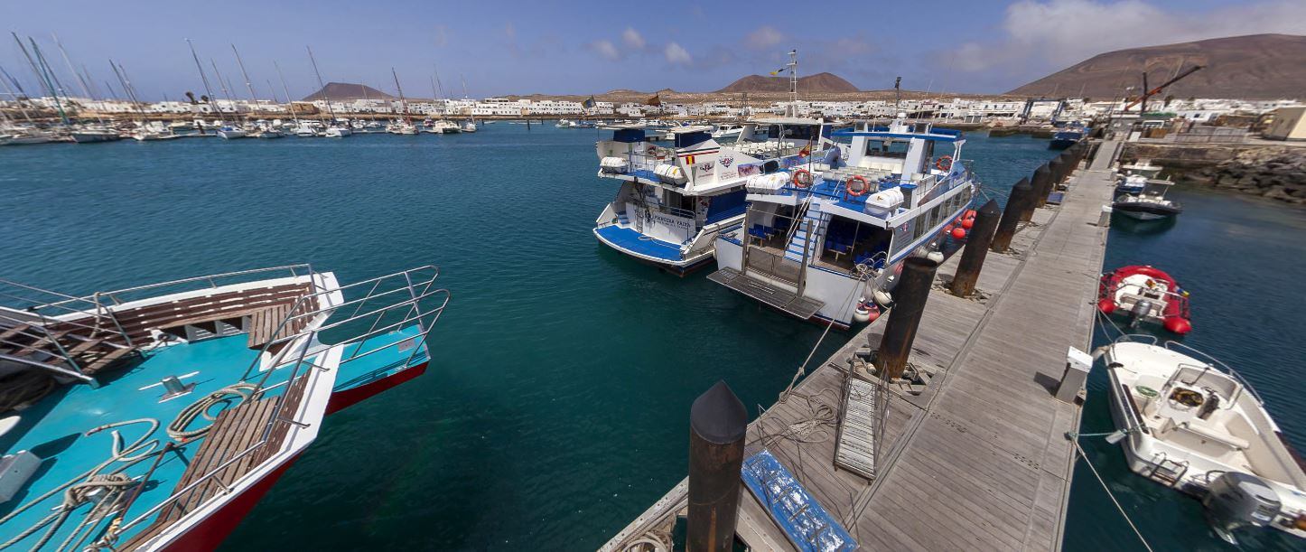 Panorámica del puerto de Caleta de Sebo, en La Graciosa.