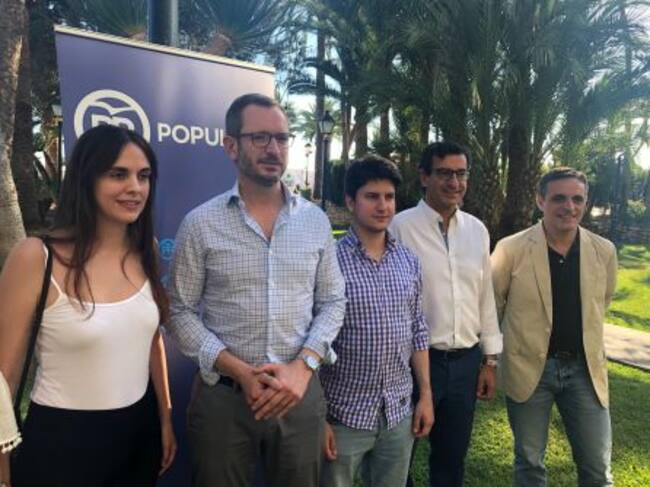 Javier Maroto con los representantes del PP balear e insular