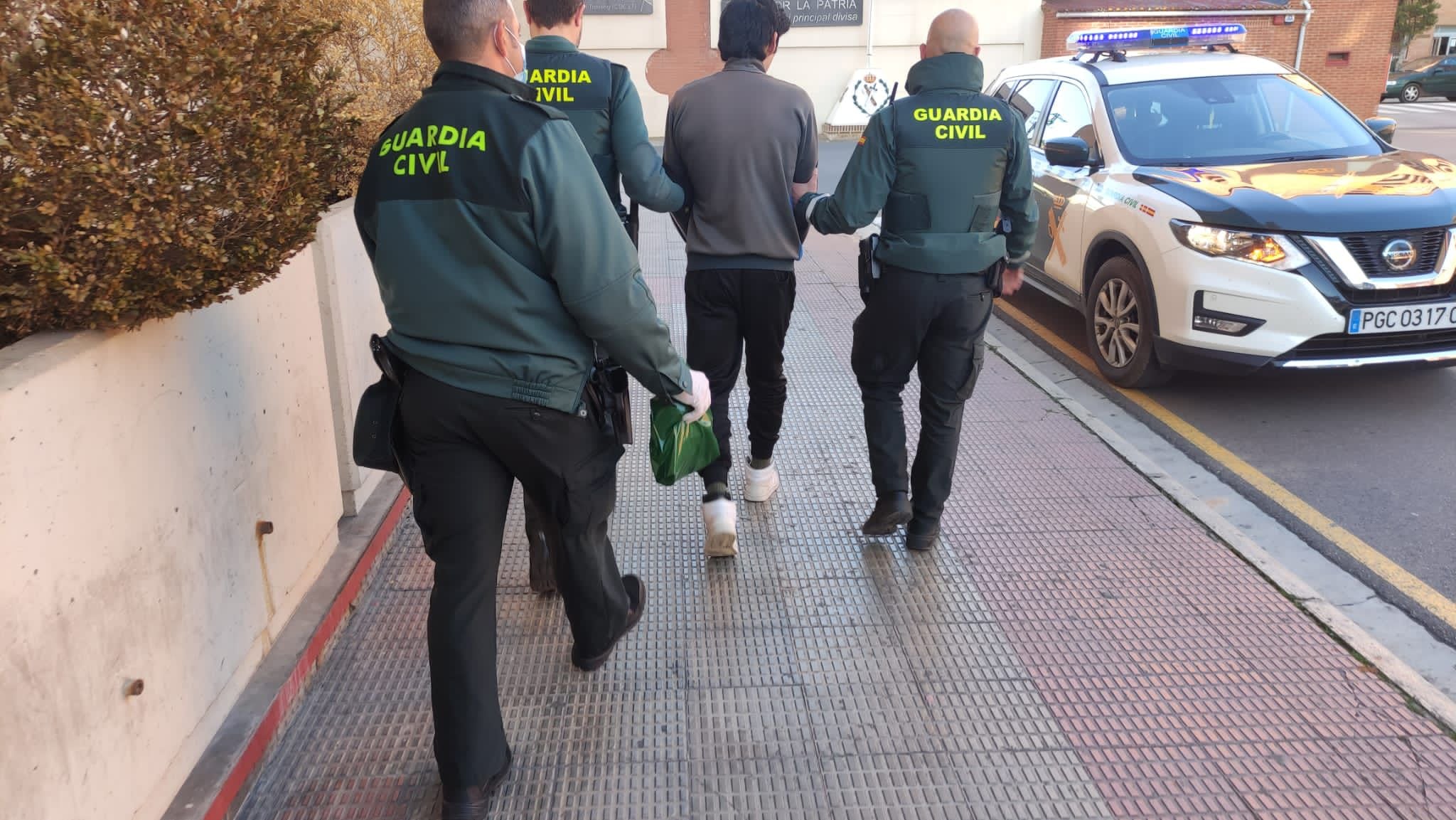 Detenido un maltratador reincidente de 25 años que agredió a una nueva pareja en La Rioja