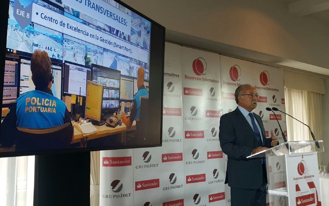 Manuel Morón, durante su ponencia.