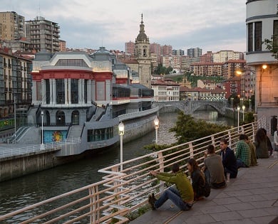 Mercado de la Ribera y San Anton en el Casco Viejo