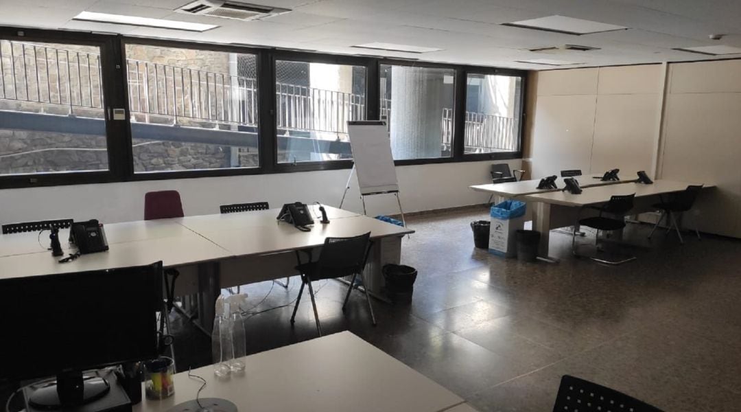 Espai dedicat a atendre les trucades del 188, buit després del seu tancament a partir d'avui.