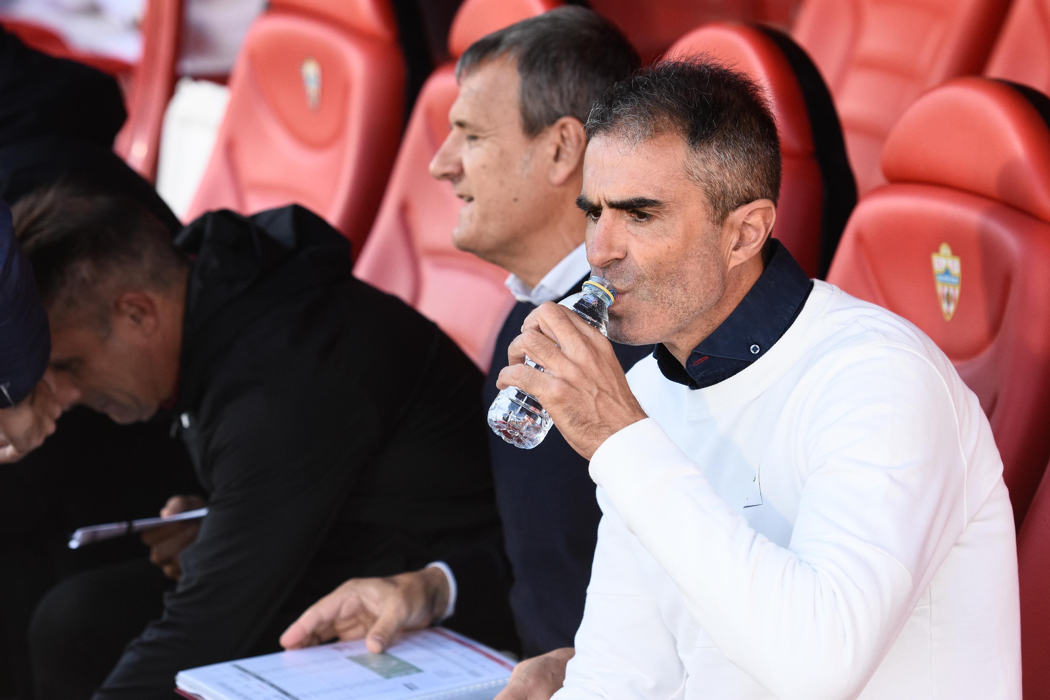 Por mucho que lo intenta, Garitano no encuentra el camino de la victoria para el Almería.