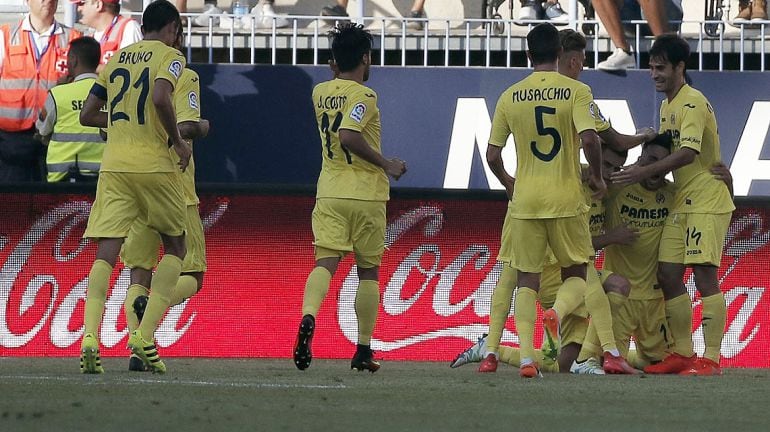 Los jugadores del submarino celebran el segundo gol ante el Málaga