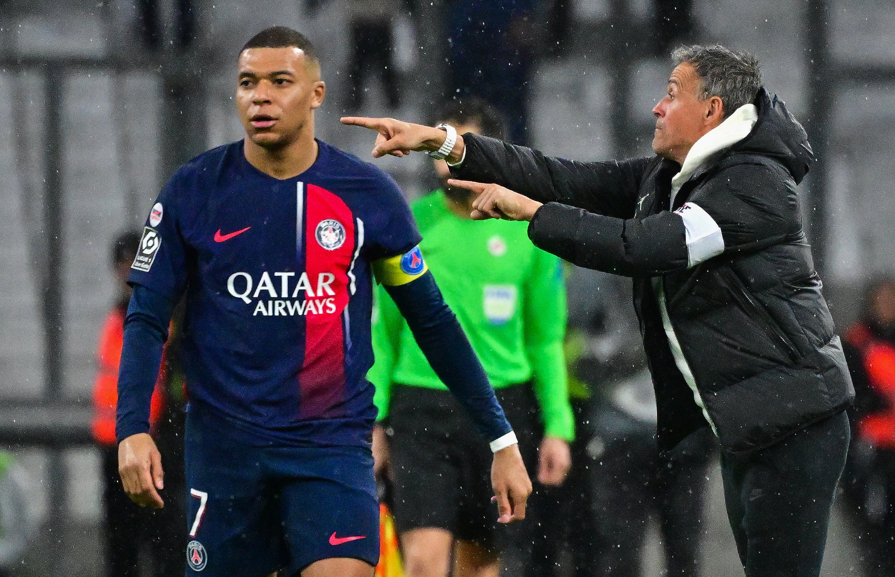 Luis Enrique y Kylian Mbappé, durante el partido de Ligue 1 entre Olympique de Marsella y Paris Saint-Germain