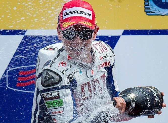 Jorge Lorenzo celebra su victoria en Assen