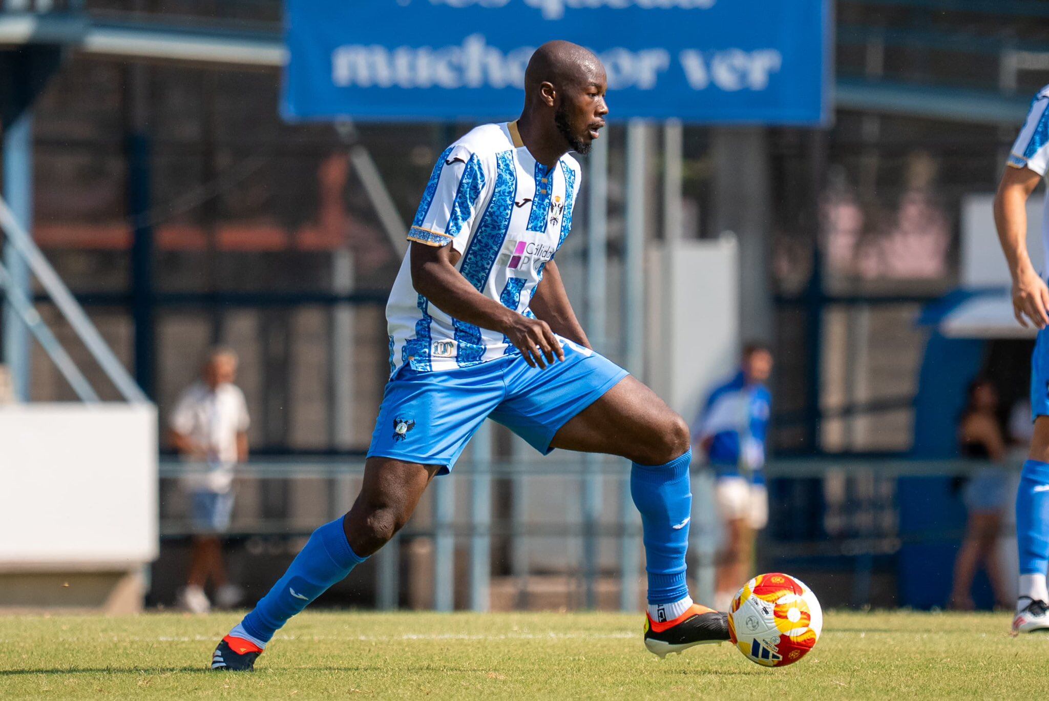 Lassina Sangaré, durante el amistoso ante el CP Cacereño