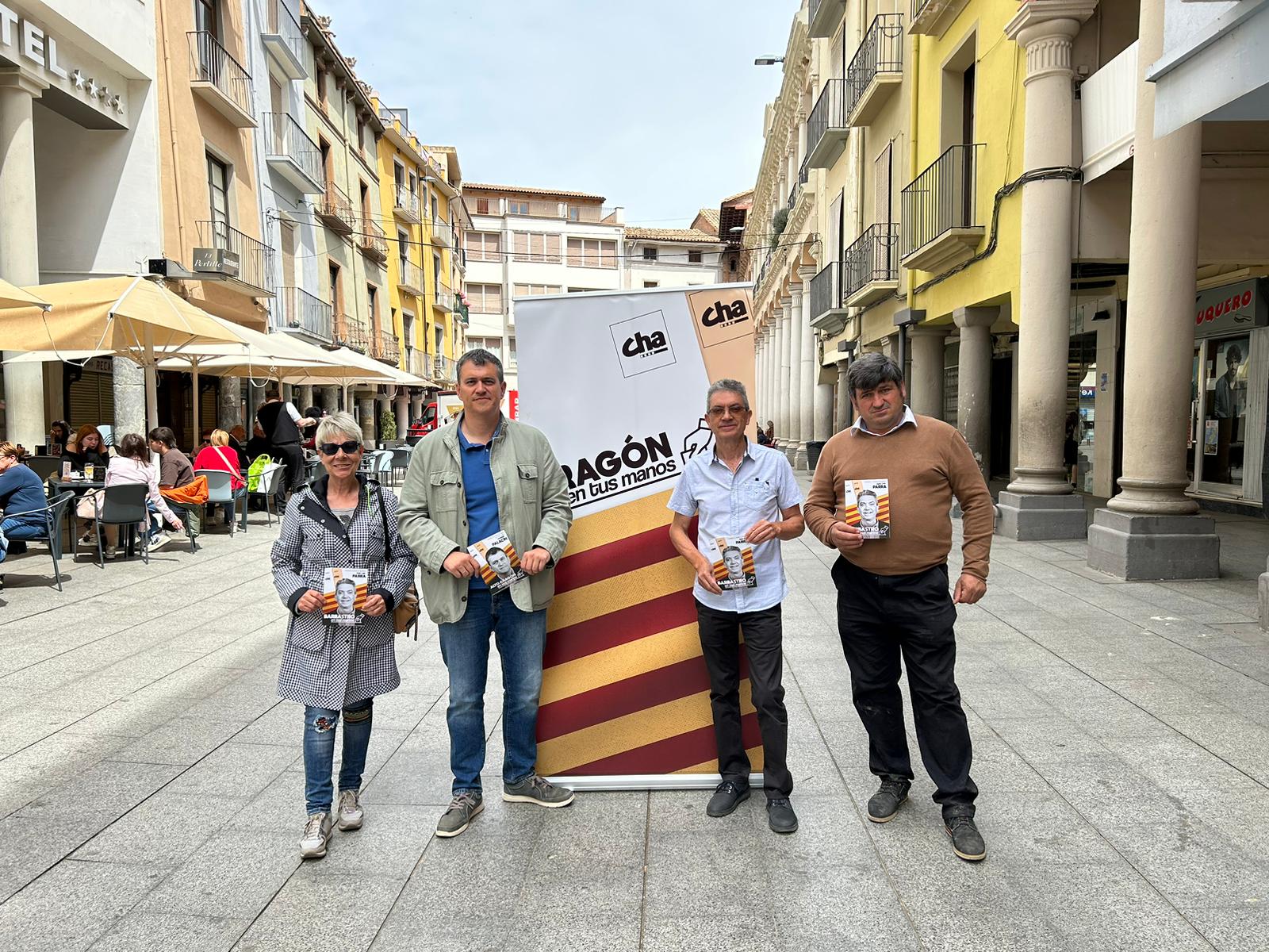 El candidato a Cortes de Aragón, Joaquín Palacín, ha estado esta mañana en Barbastro  junto a los candidatos municipales