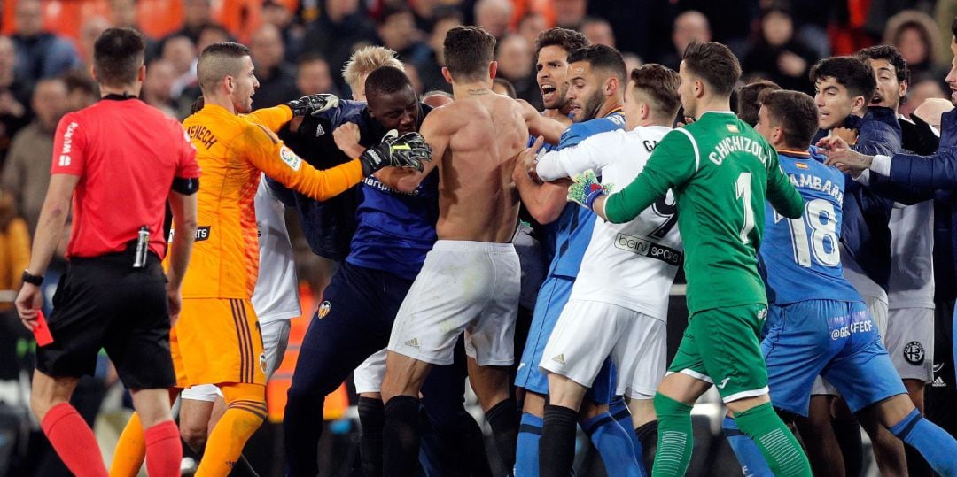 Imagen de la tangana final en Mestalla