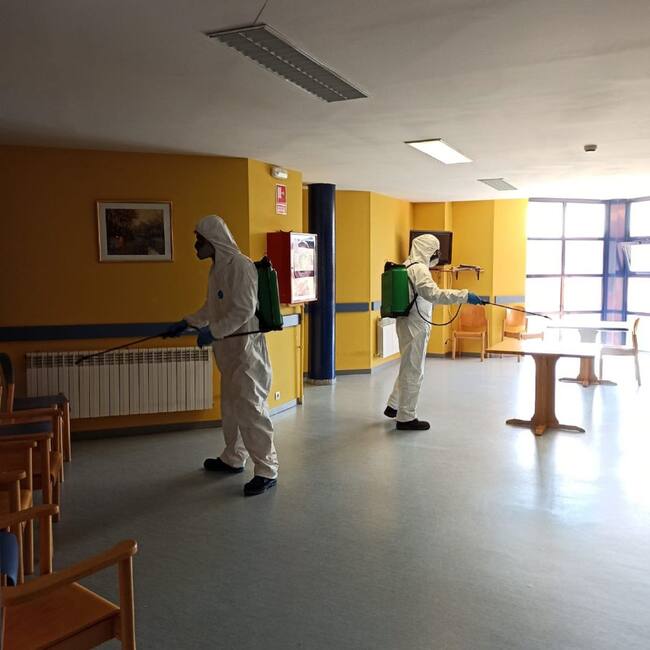 Equipo de desinfección de la Diputación de Palencia