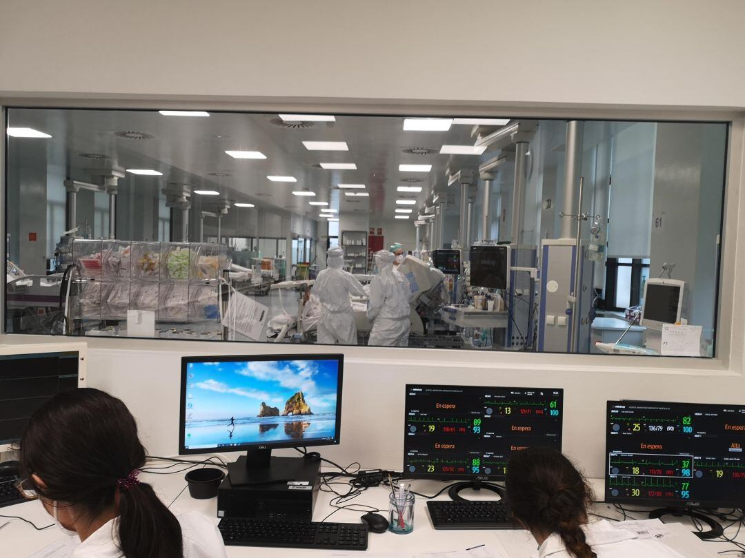 Una de las UCI Covid en el Hospital Valdecilla.