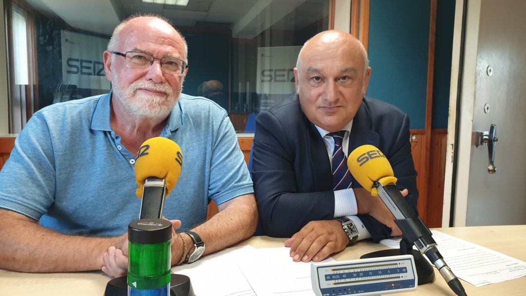 Javier Puente y MIguel del Río durante la tertulia de la Ventana de Cantabria 