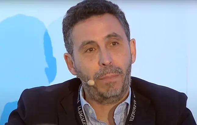 De la Maza participando en un evento empresarial