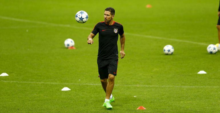 Simeone, durante un entrenamiento en Estambul