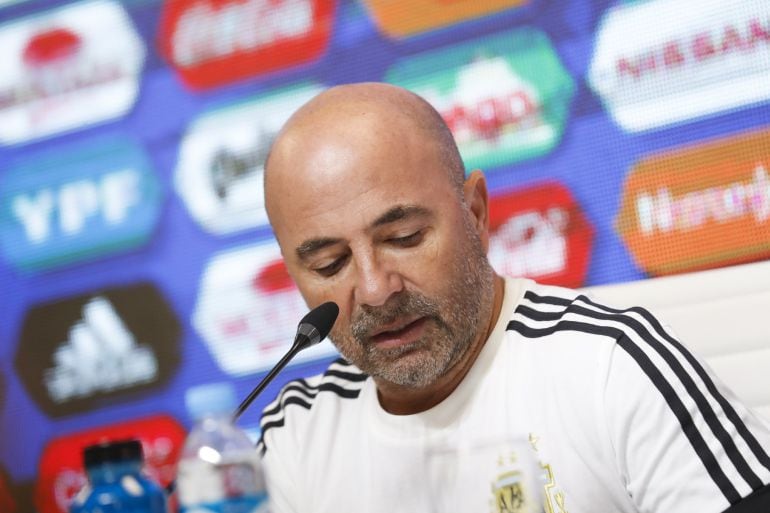 El seleccionador de Argentina, Jorge Sampaoli, ofrece una rueda de prensa hoy, lunes 21 de mayo de 2018.